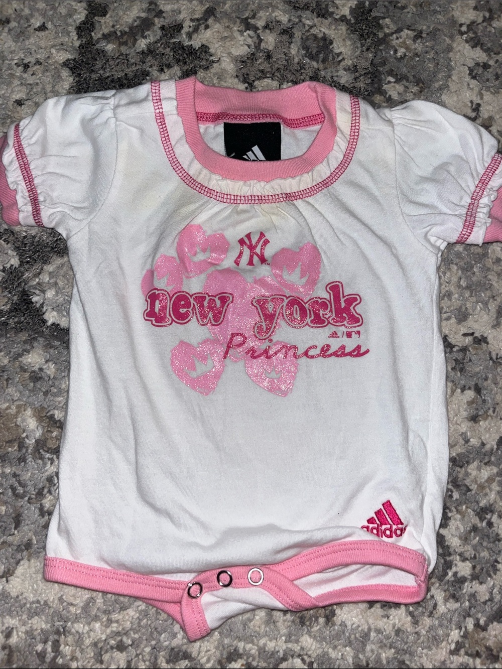 NWOT adidas New York Yankees bay onesie size 3-6 months